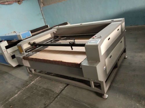 供應(yīng)廣告雕刻機產(chǎn)品 廣告雕刻機報價 水晶字雕刻機圖片